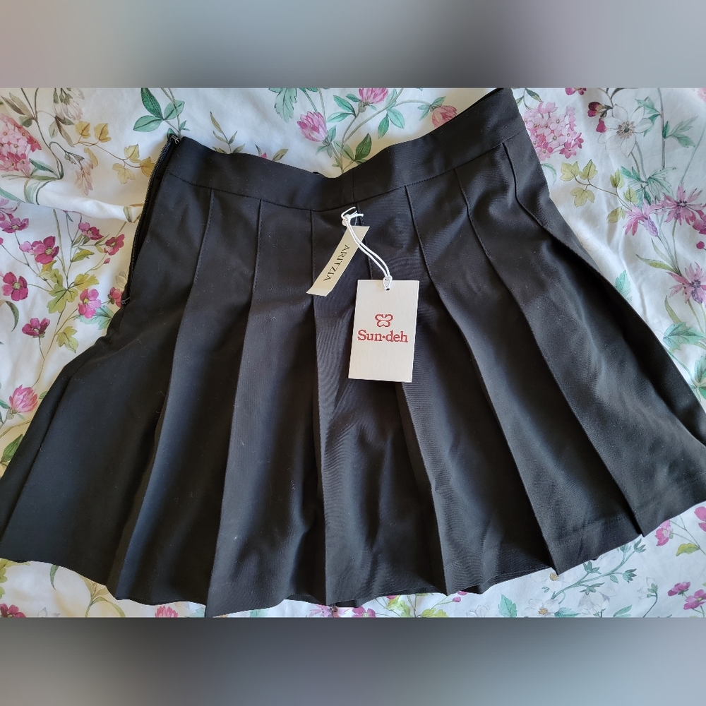 NWT Aritzia Olive Pleated Mini Skirt 15" Size 4